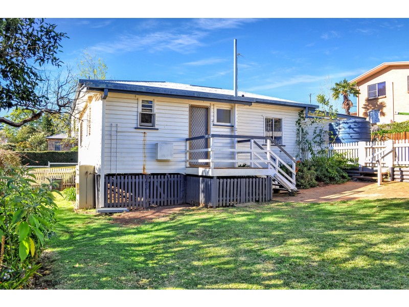 20 Chilcote Street, North Toowoomba QLD 4350