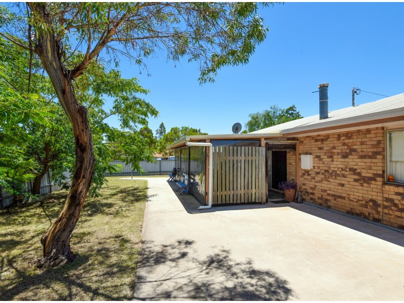 4 Cooper Avenue, Oakey QLD 4401