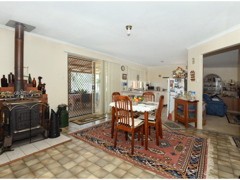 4 Cooper Avenue, Oakey QLD 4401