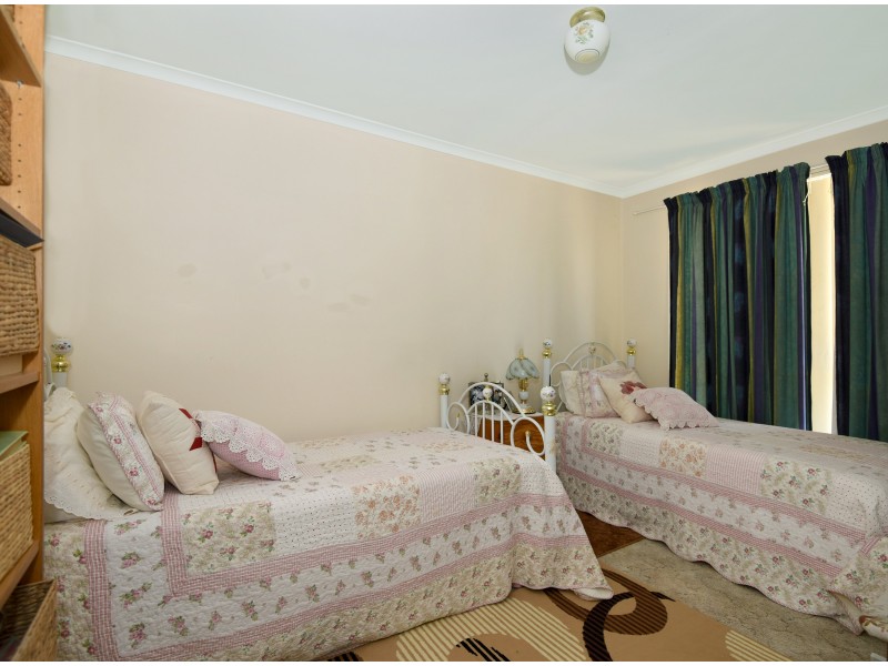 4 Cooper Avenue, Oakey QLD 4401