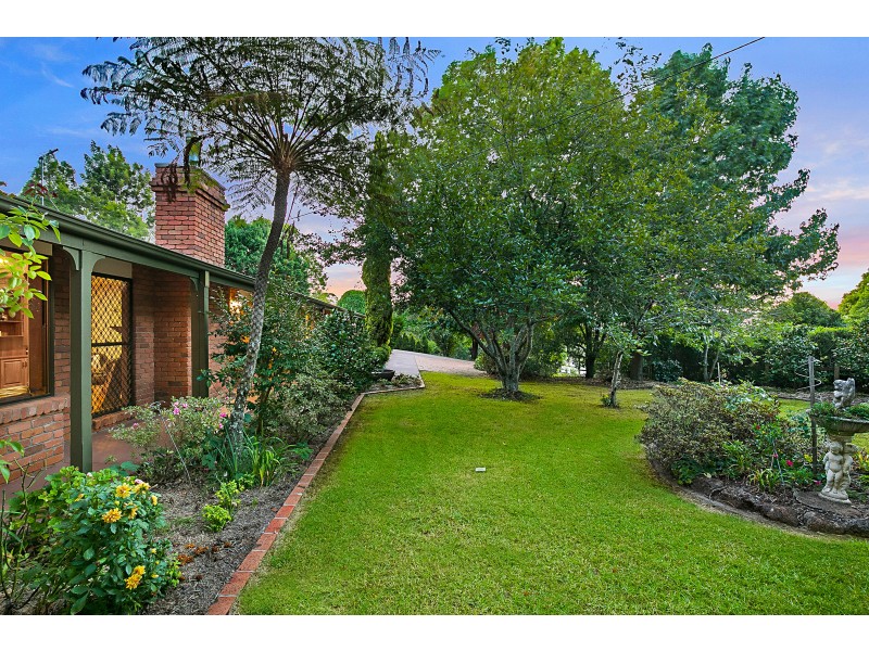 12 Hi Winds Road, Blue Mountain Heights QLD 4350