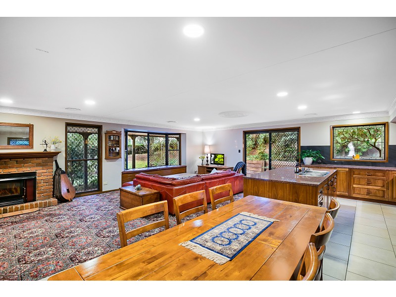 12 Hi Winds Road, Blue Mountain Heights QLD 4350