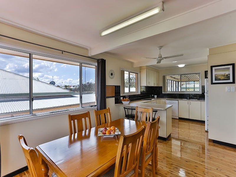 948 Ruthven Street, Kearneys Spring QLD 4350