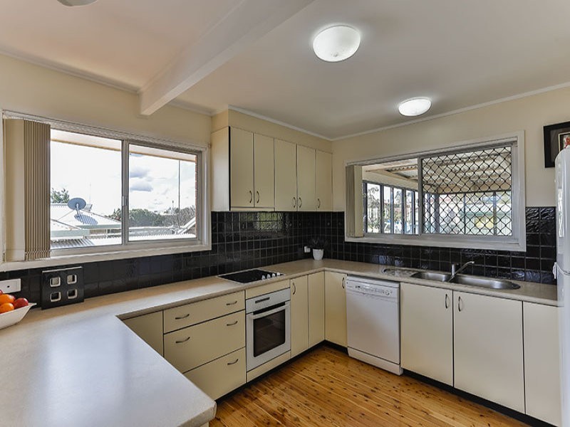 948 Ruthven Street, Kearneys Spring QLD 4350