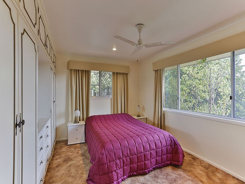 948 Ruthven Street, Kearneys Spring QLD 4350