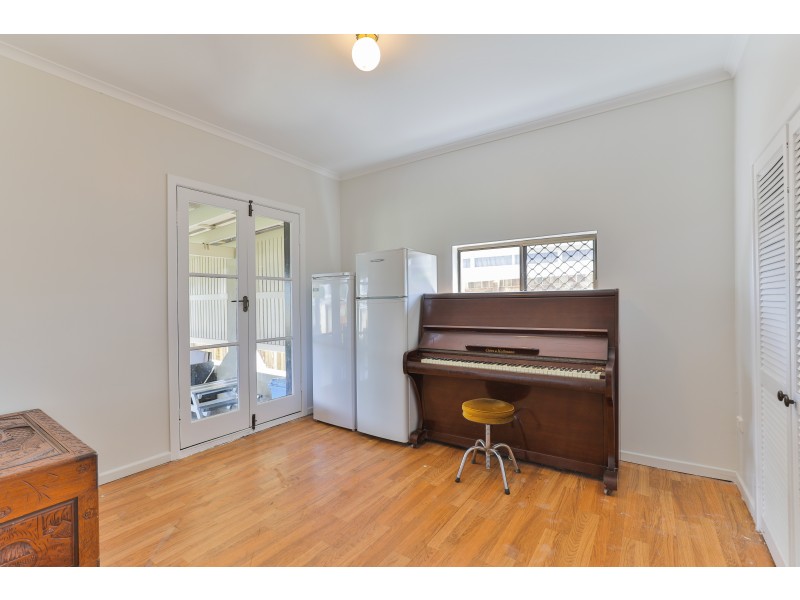 24 Friend Street, Harristown QLD 4350