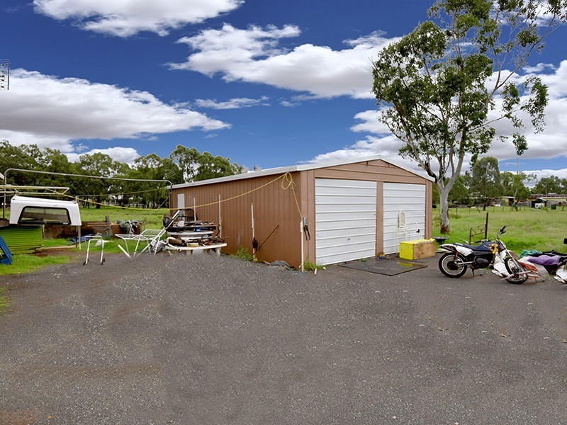 8 Taylor Street, Oakey QLD 4401