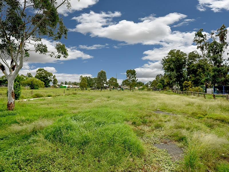 8 Taylor Street, Oakey QLD 4401