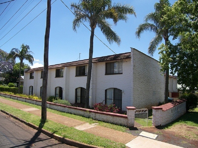 1/203  Campbell Street, Newtown QLD 4350