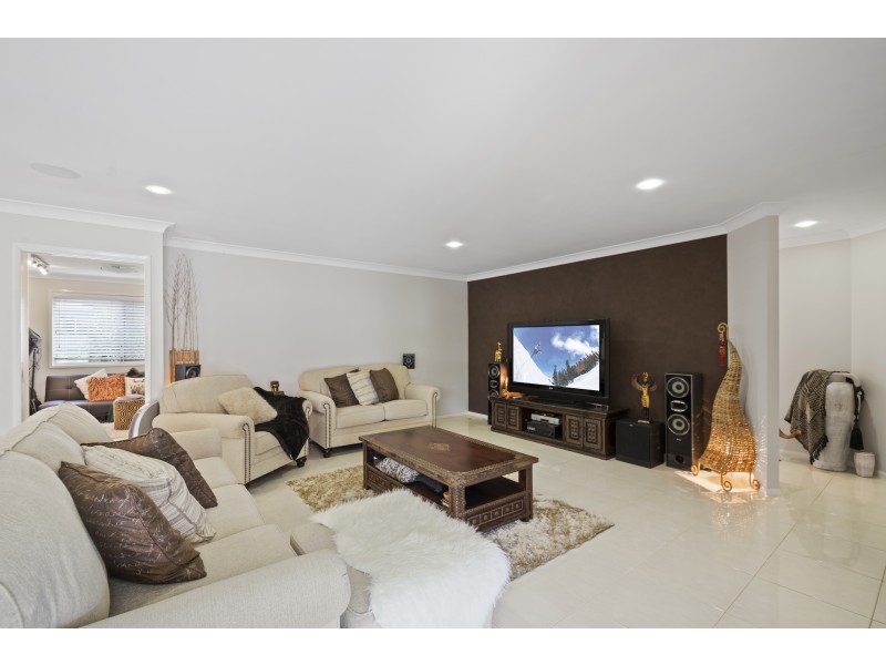 92 Spring Street, Middle Ridge QLD 4350
