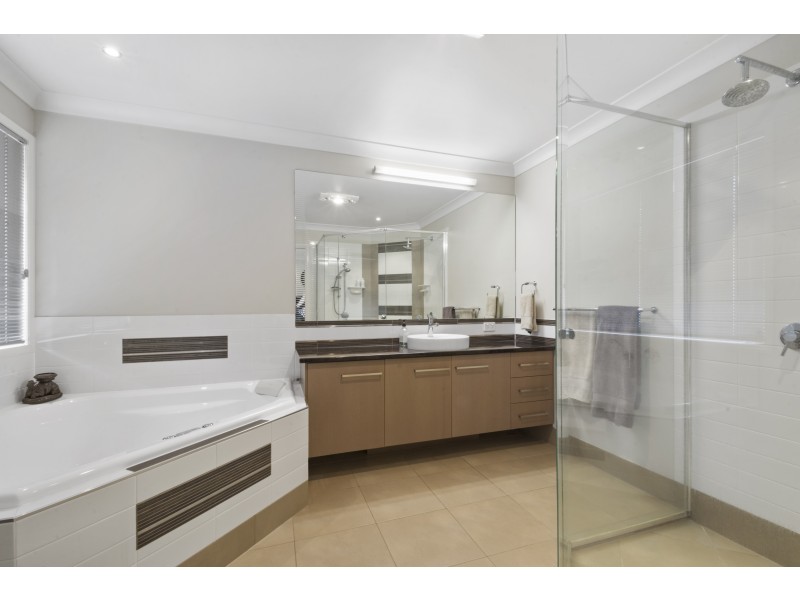 92 Spring Street, Middle Ridge QLD 4350