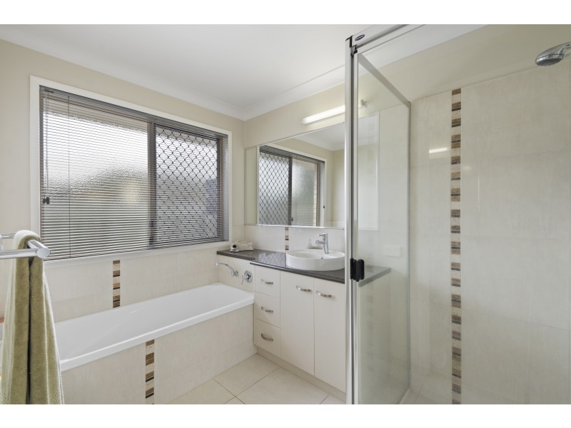 92 Spring Street, Middle Ridge QLD 4350