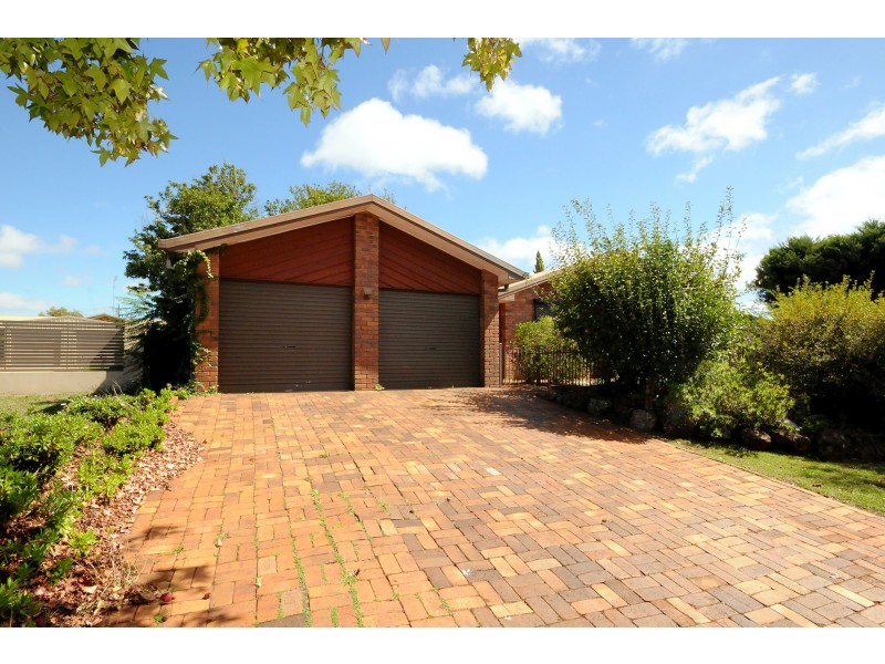 1 Lupin Court, Centenary Heights QLD 4350