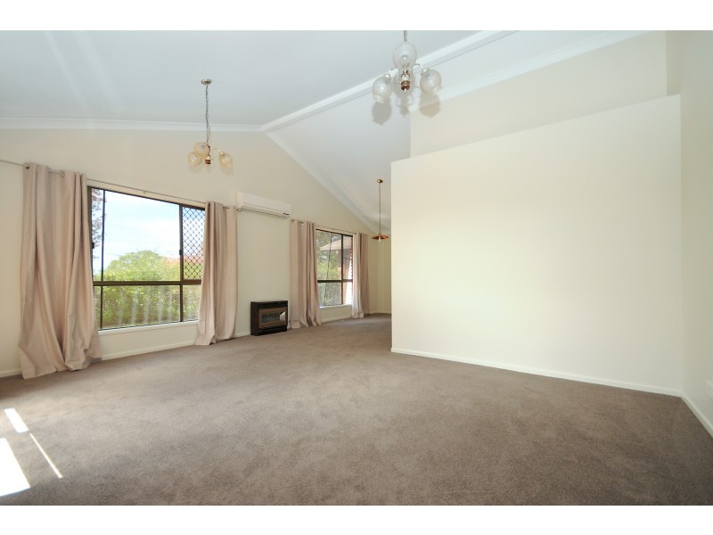 1 Lupin Court, Centenary Heights QLD 4350