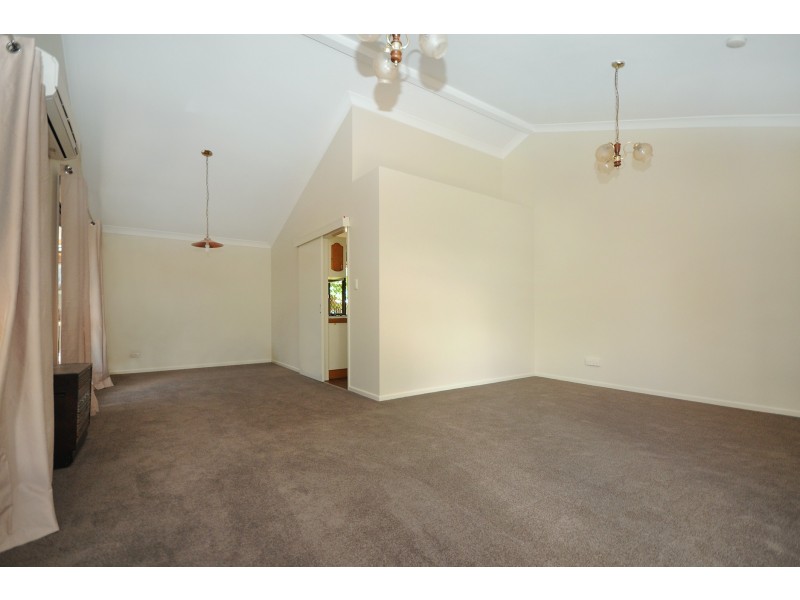 1 Lupin Court, Centenary Heights QLD 4350