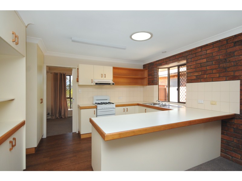 1 Lupin Court, Centenary Heights QLD 4350