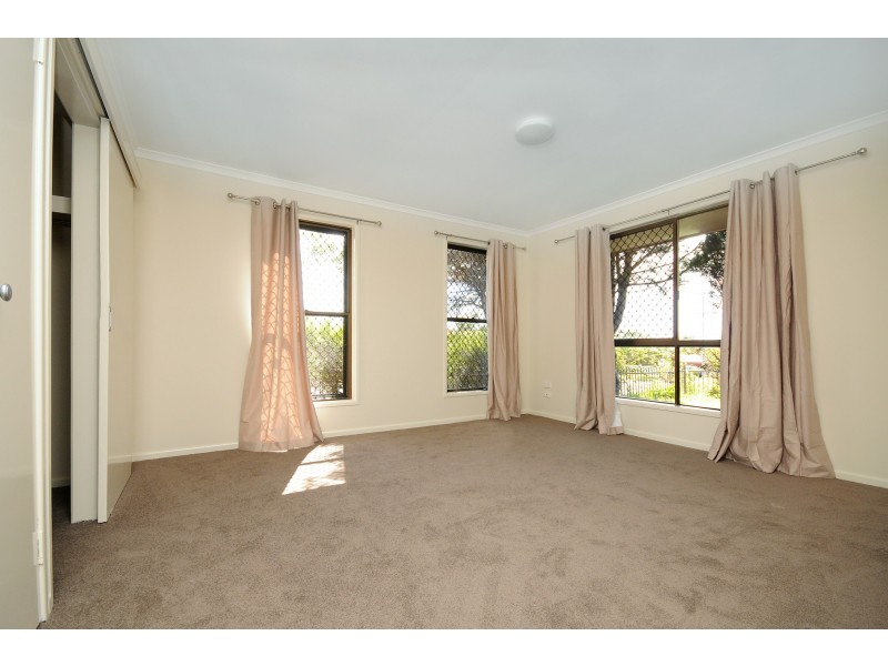 1 Lupin Court, Centenary Heights QLD 4350