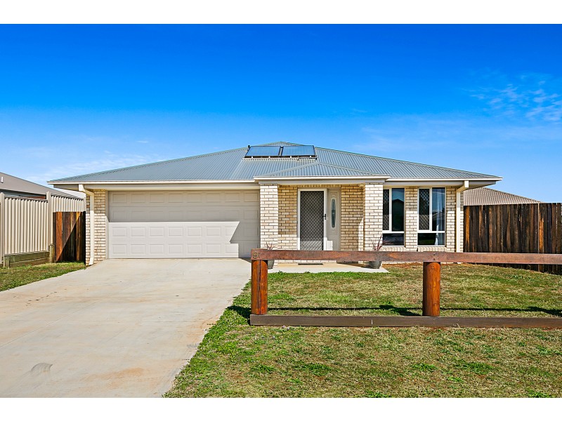 9 Esmeralda Street, Cambooya QLD 4358