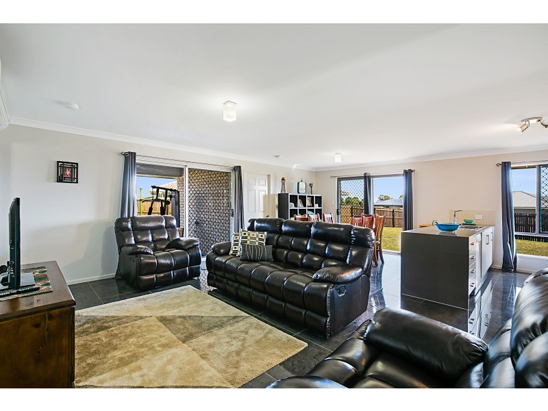 9 Esmeralda Street, Cambooya QLD 4358