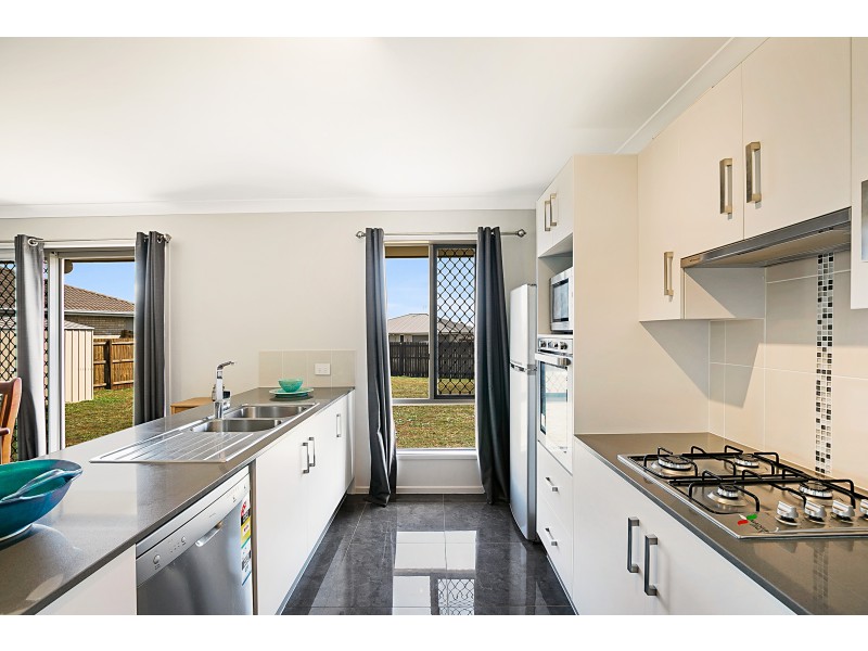 9 Esmeralda Street, Cambooya QLD 4358