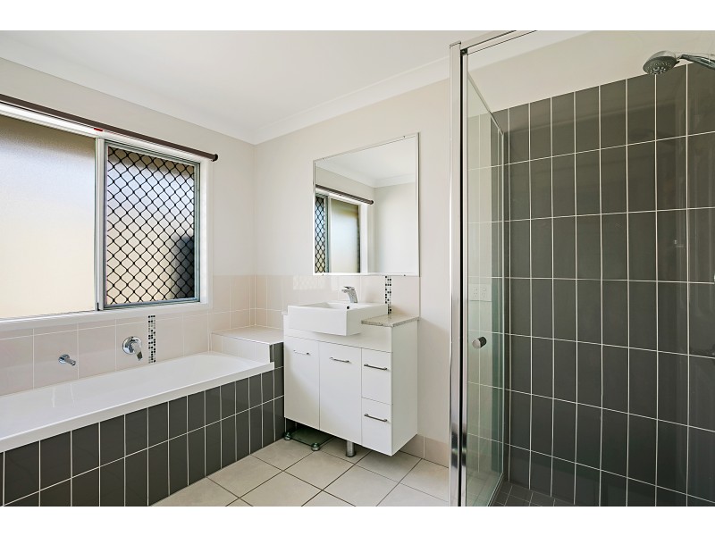 9 Esmeralda Street, Cambooya QLD 4358