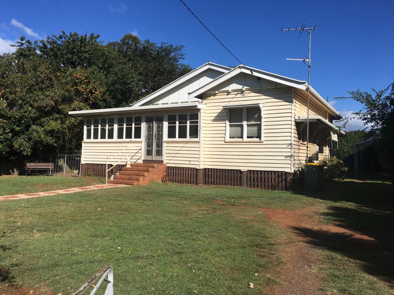 212 Campbell Street, Newtown QLD 4350