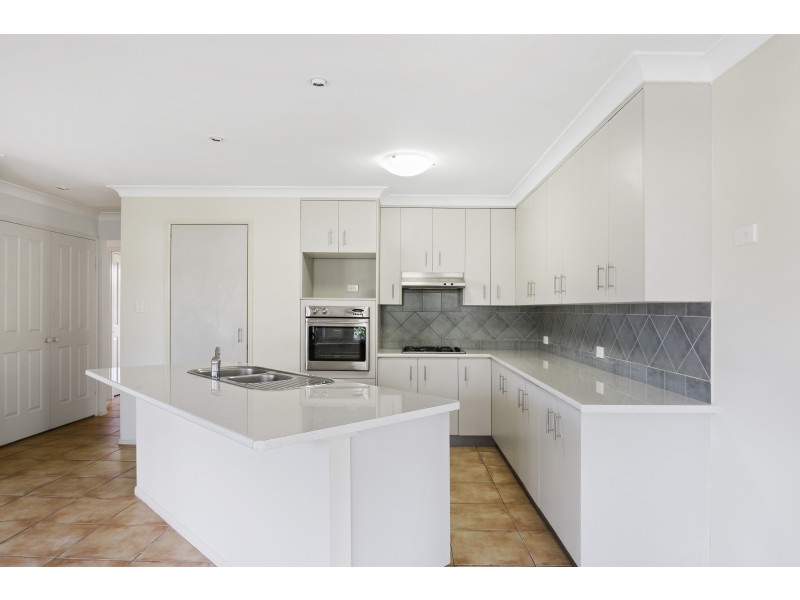 13  Olympus Court, Middle Ridge QLD 4350