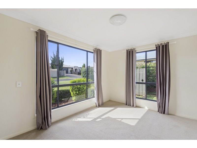 13  Olympus Court, Middle Ridge QLD 4350