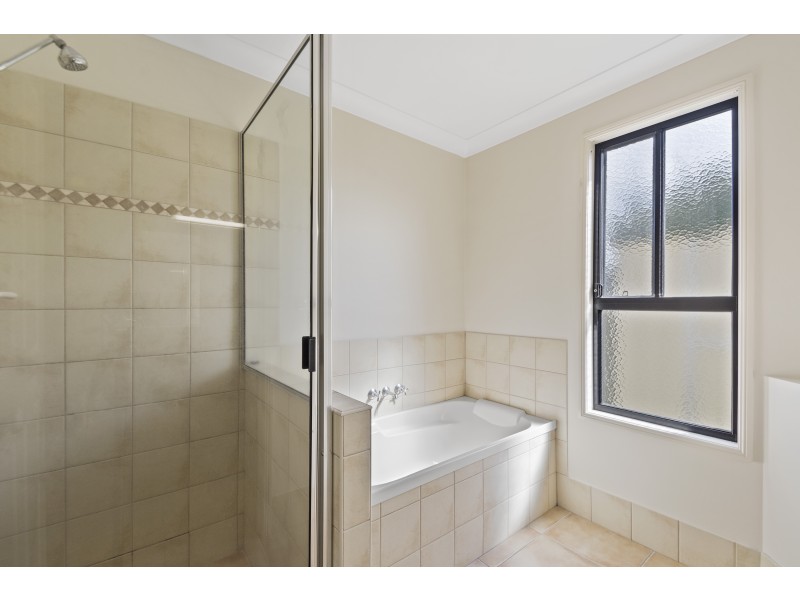 13  Olympus Court, Middle Ridge QLD 4350