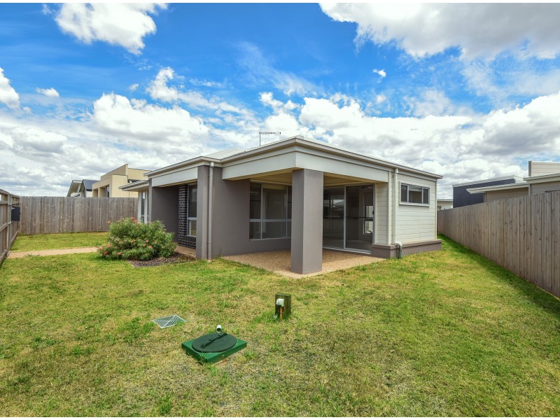 5 Farrer Street, Cranley QLD 4350