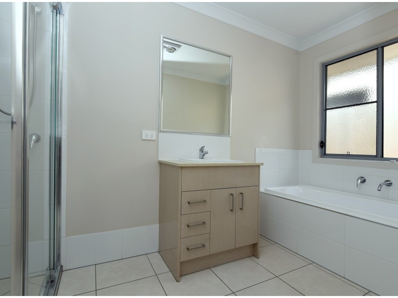 5 Farrer Street, Cranley QLD 4350