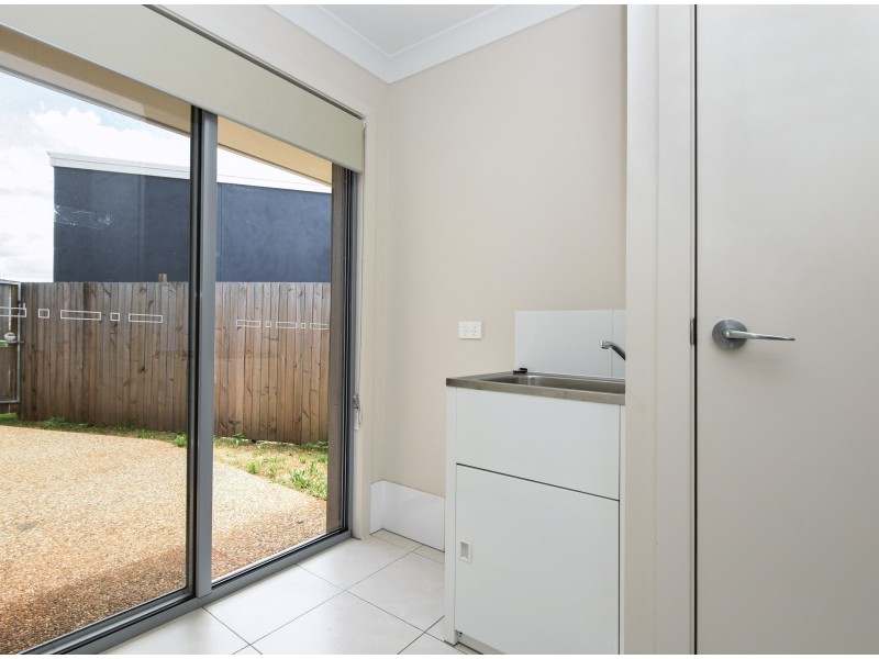 5 Farrer Street, Cranley QLD 4350