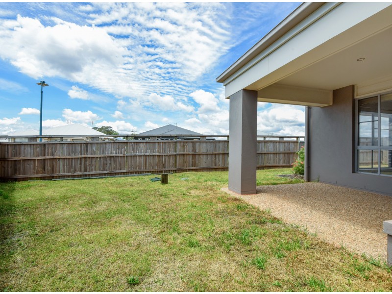 5 Farrer Street, Cranley QLD 4350