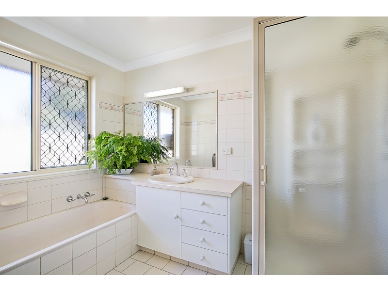 5 Navajo Street, Wilsonton QLD 4350