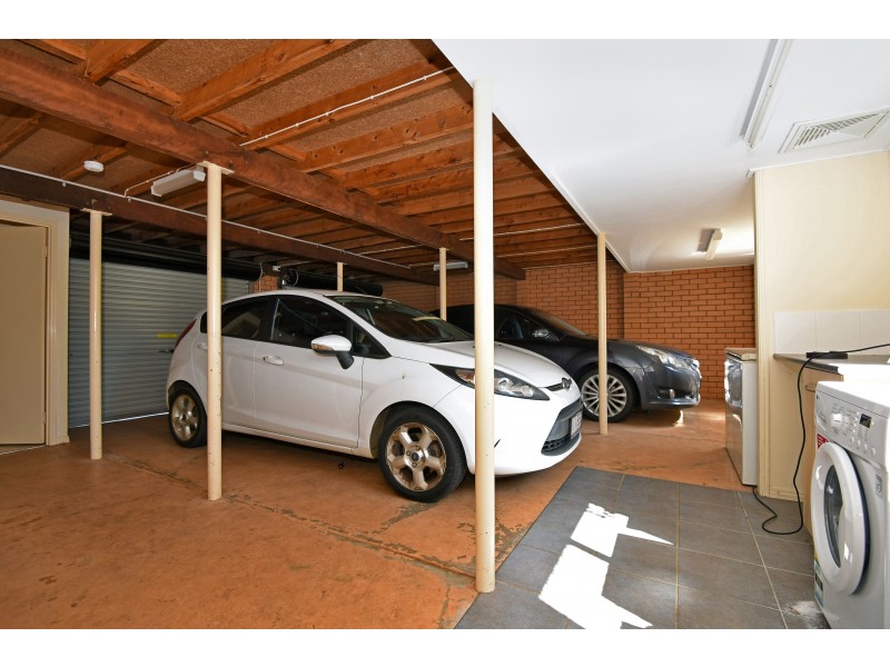 2/262 West Street, Kearneys Spring QLD 4350