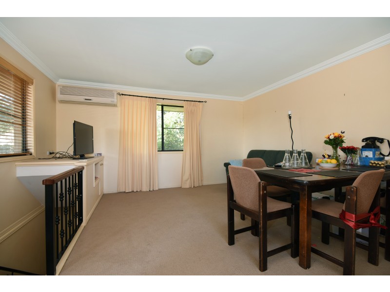 2/262 West Street, Kearneys Spring QLD 4350