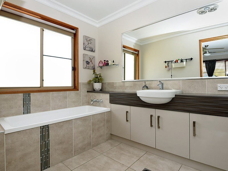 4a  Lucy Street, Cambooya QLD 4358