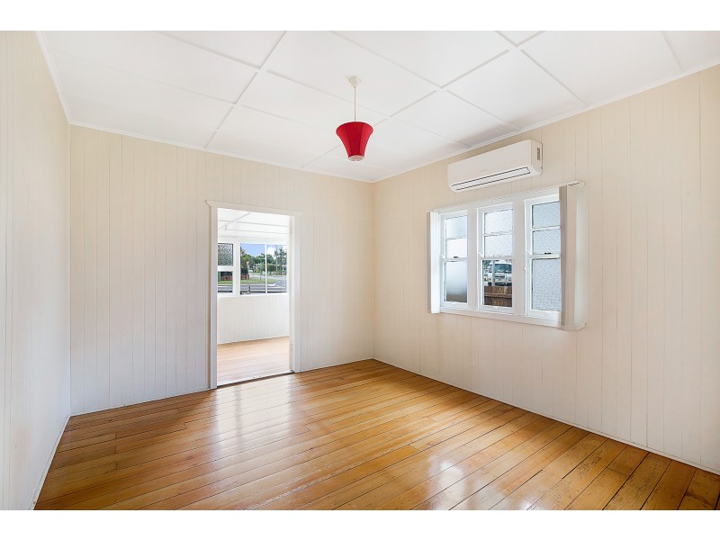 90 Anzac Avenue, Newtown QLD 4350