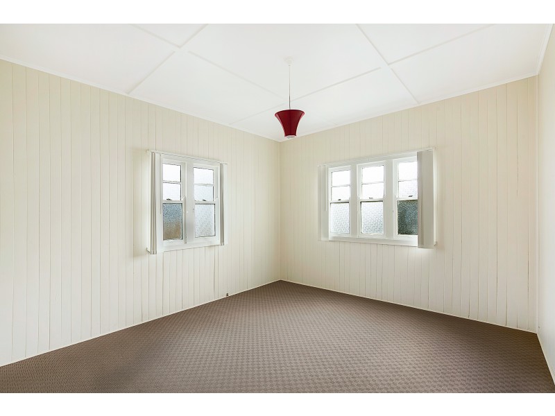 90 Anzac Avenue, Newtown QLD 4350