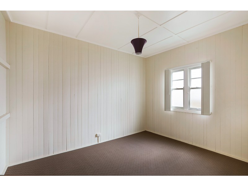 90 Anzac Avenue, Newtown QLD 4350