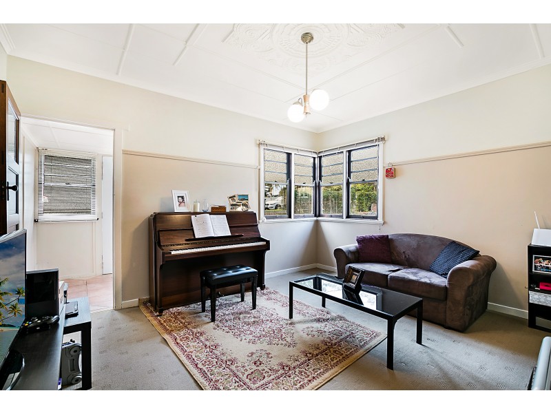 20 Collins Street, Mount Lofty QLD 4350