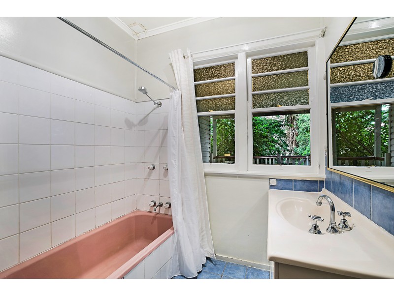 20 Collins Street, Mount Lofty QLD 4350