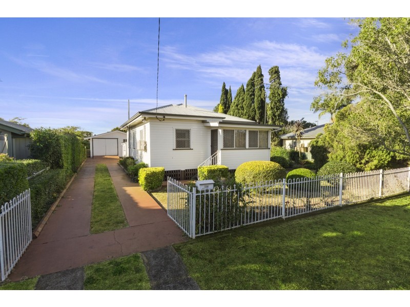 17 Tomkys Street, Rockville QLD 4350