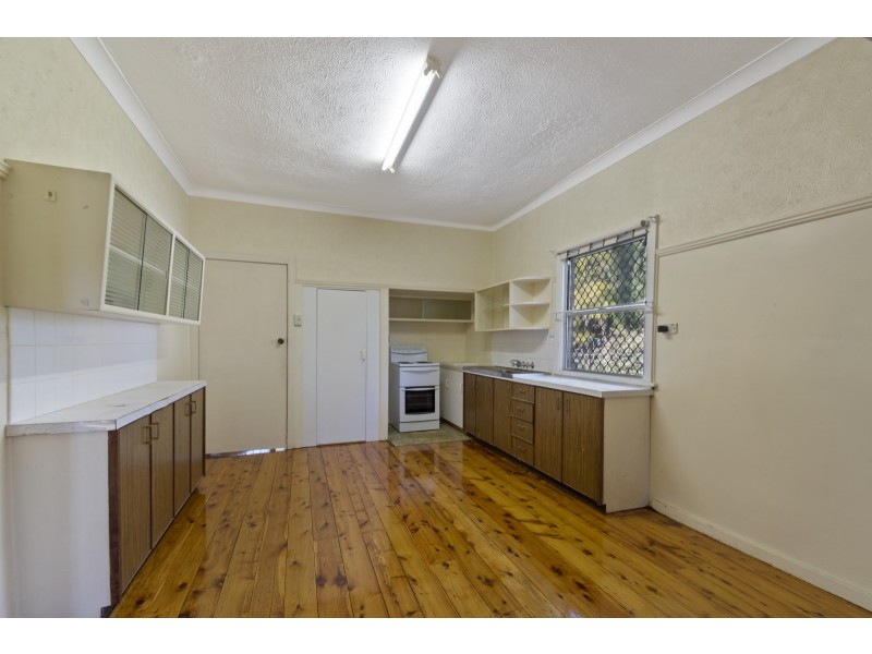 17 Tomkys Street, Rockville QLD 4350