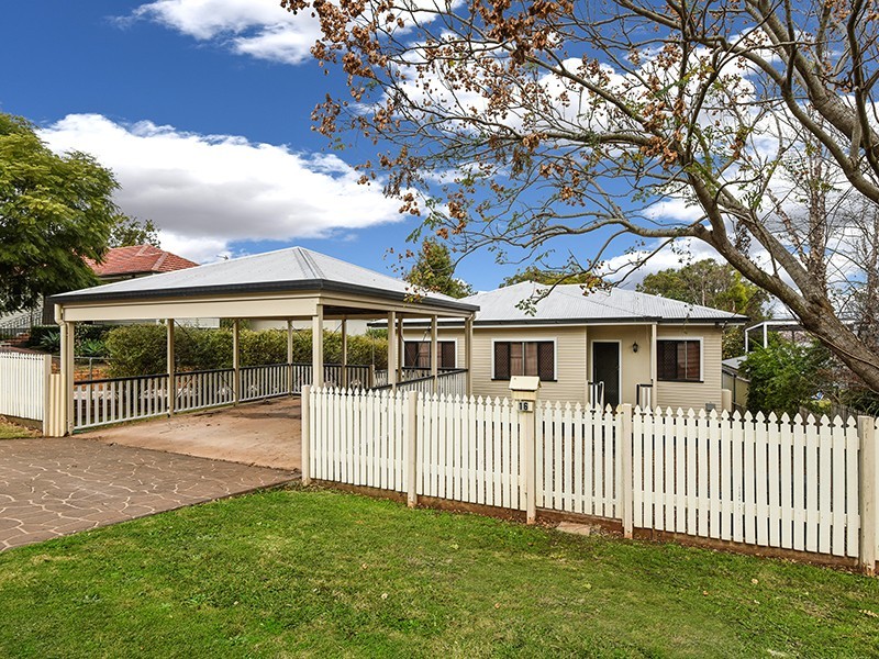 16 Barry Street, Mount Lofty QLD 4350