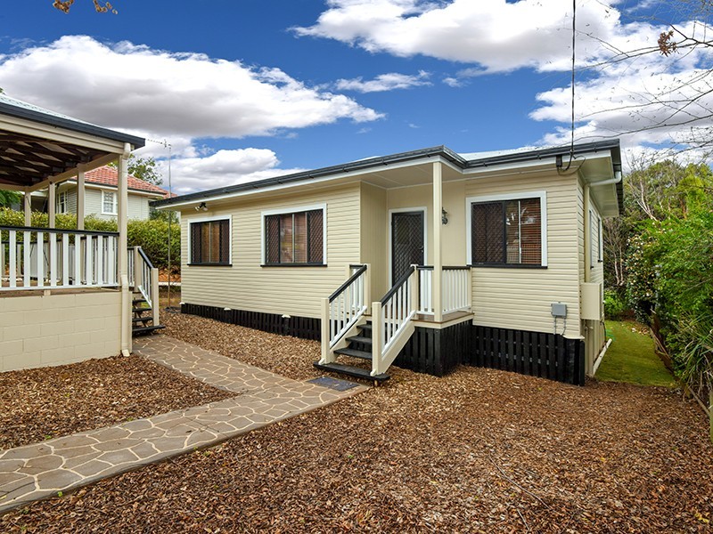 16 Barry Street, Mount Lofty QLD 4350