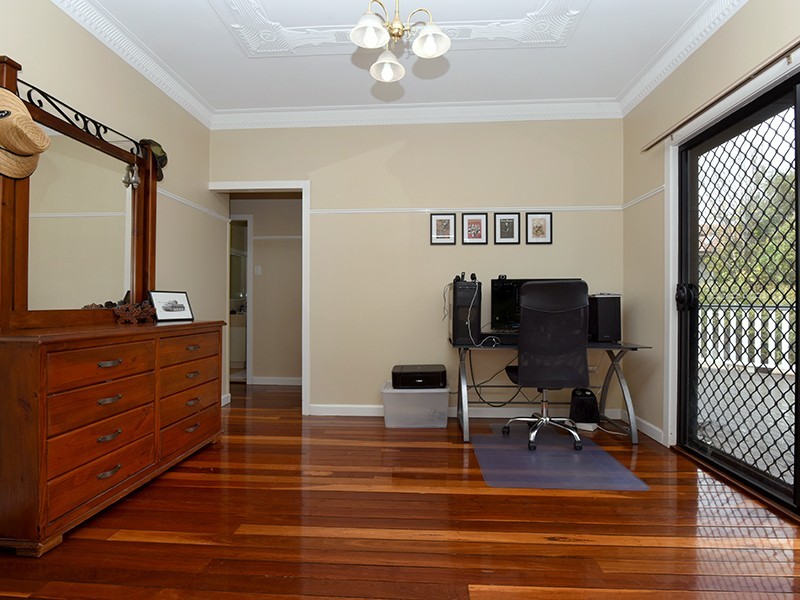 16 Barry Street, Mount Lofty QLD 4350