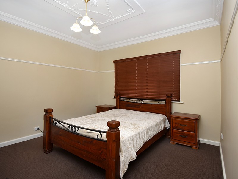 16 Barry Street, Mount Lofty QLD 4350