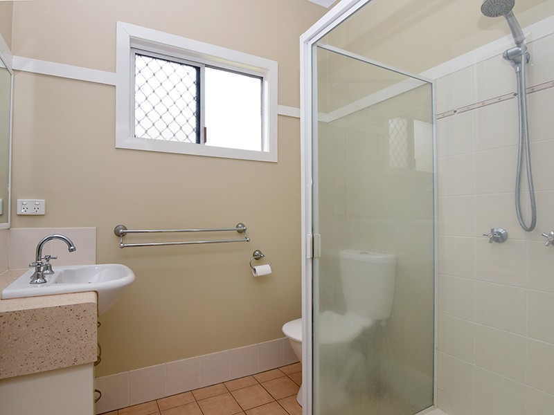 16 Barry Street, Mount Lofty QLD 4350