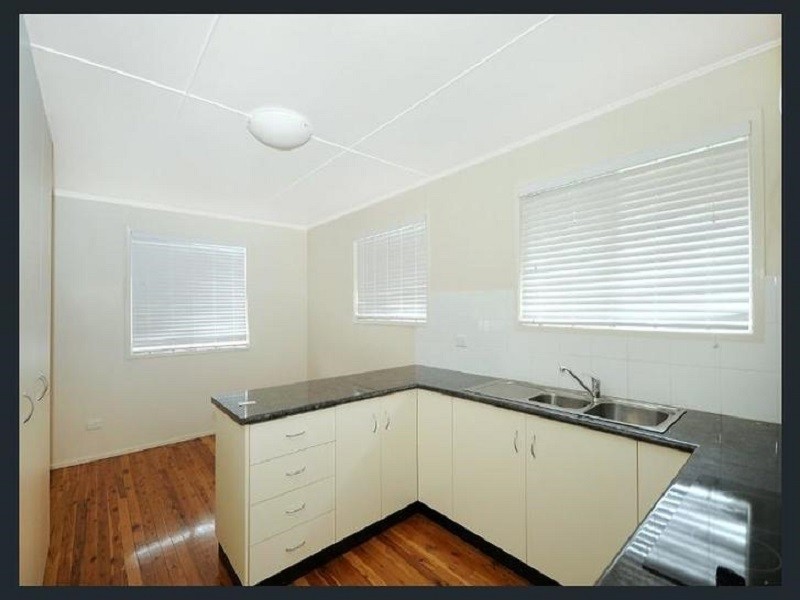 5 Beck Street, Mount Lofty QLD 4350